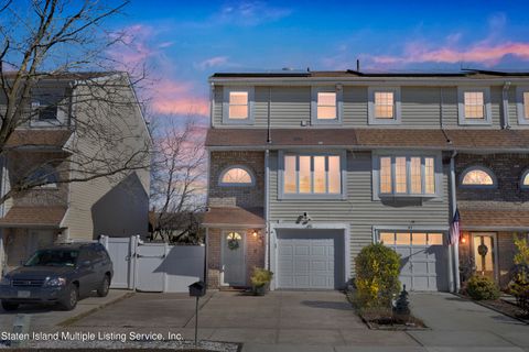 Photo of 45 Leigh Avenue, Staten Island, NY 10314 (MLS # 1161138)