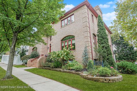 Photo of 140 Craig Avenue, Staten Island, NY 10307 (MLS # 2505739)