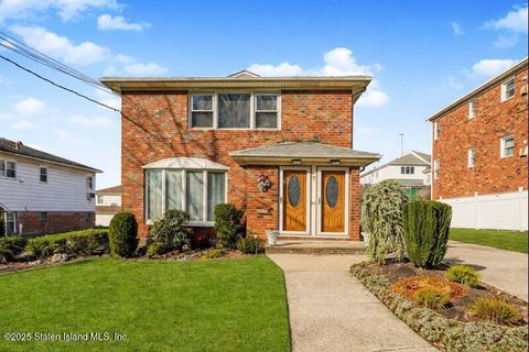 Photo of 7 Foote Avenue, Staten Island, NY 10301 (MLS # 2506737)