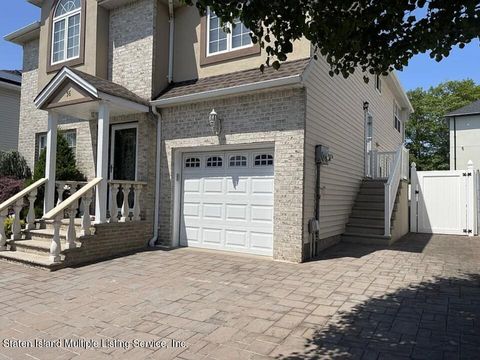 Photo of 36 Savo Loop, Staten Island, NY 10309 (MLS # 1163269)