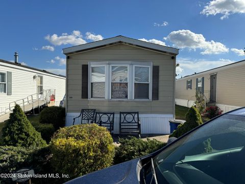 Photo of 2701 Goethals Road N #D11, Staten Island, NY 10303 (MLS # 2406116)