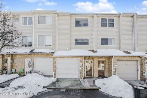 Photo of 50 Ashley Lane, Staten Island, NY 10309 (MLS # 2601052)