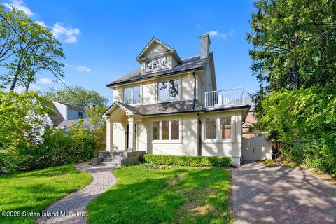 Photo of 55 Wadsworth Road, Staten Island, NY 10305 (MLS # 2602540)