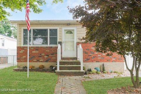 Photo of 232 Titus Avenue, Staten Island, NY 10306 (MLS # 2404285)