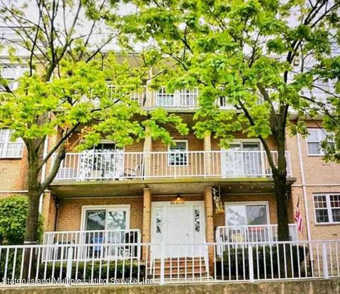 Photo of 85 Elmwood Pk Drive #37, Staten Island, NY 10314 (MLS # 1156977)