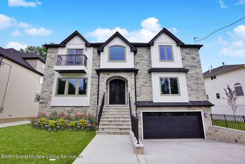 Photo of 18 Bedell Avenue, Staten Island, NY 10307 (MLS # 1161665)