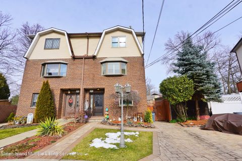 Photo of 35 Crest Loop, Staten Island, NY 10312 (MLS # 2400851)