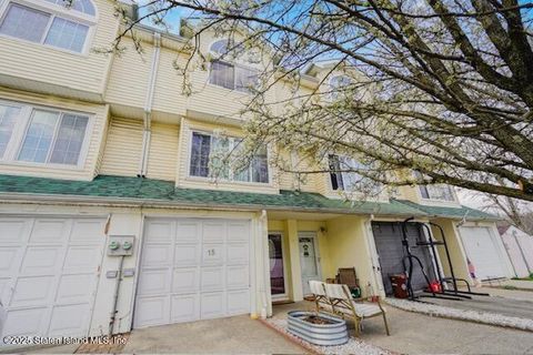 Photo of 15 Ludwig Lane, Staten Island, NY 10303 (MLS # 2501817)