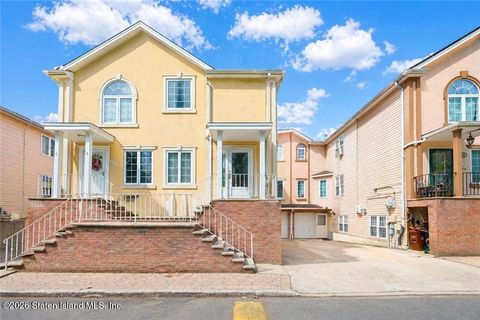 Photo of 136 Erika Loop, Staten Island, NY 10312 (MLS # 2602373)