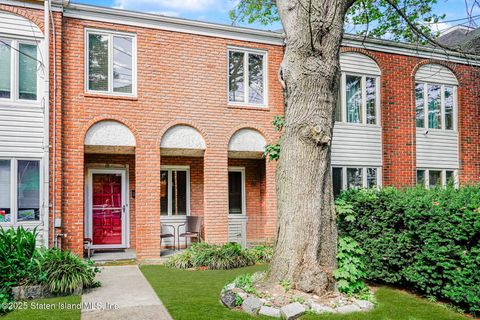 Photo of 15 Occident Avenue, Staten Island, NY 10304 (MLS # 2503720)