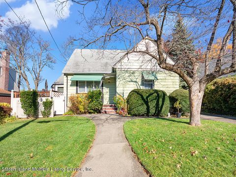 Photo of 67 Goodwin Avenue, Staten Island, NY 10314 (MLS # 1165453)