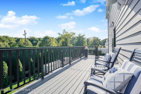 Photo of 35 Savona Court, Staten Island, NY 10309 (MLS # 2506282)
