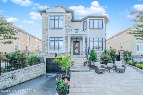Photo of 70 St. Edward Lane, Staten Island, NY 10309 (MLS # 2600789)