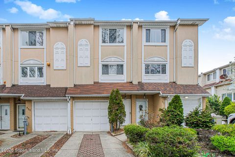 Photo of 709 Correll Avenue, Staten Island, NY 10309 (MLS # 2601865)