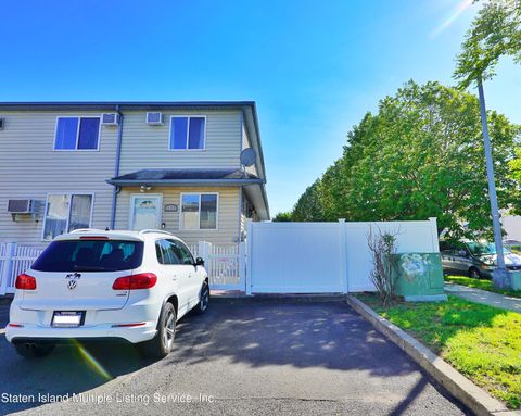 Photo of 199 Mosel Avenue, Staten Island, NY 10304 (MLS # 1164095)