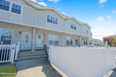 Photo of 241 Loretto Street, Staten Island, NY 10307 (MLS # 2502422)