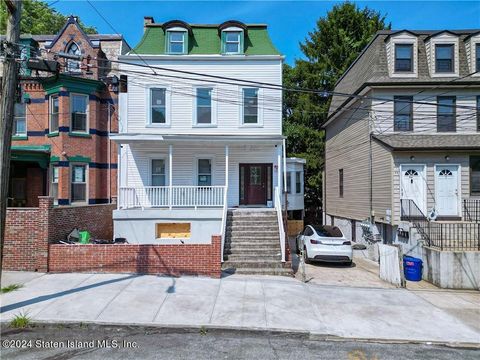 Photo of 101 Wright Street, Staten Island, NY 10304 (MLS # 2404426)