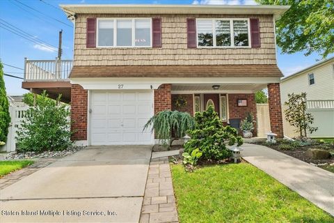 Photo of 27 Kelly Boulevard, Staten Island, NY 10314 (MLS # 1163955)