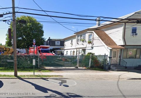 Photo of 1890 Clove Road, Staten Island, NY 10304 (MLS # 2405382)