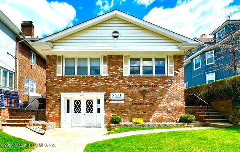 Photo of 323 Oakland Avenue, Staten Island, NY 10310 (MLS # 2502614)