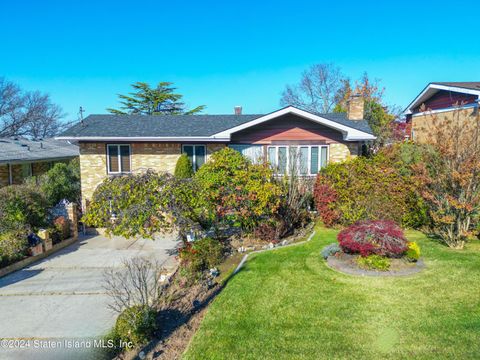 Photo of 89 Ocean Terrace, Staten Island, NY 10314 (MLS # 2406902)