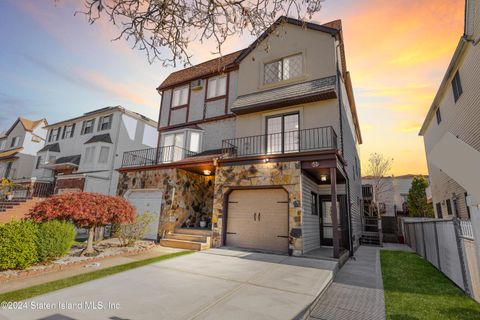 Photo of 51 Purdue Street, Staten Island, NY 10314 (MLS # 2406379)