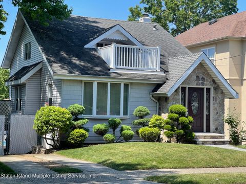 Photo of 126 Justin Avenue, Staten Island, NY 10306 (MLS # 1163045)