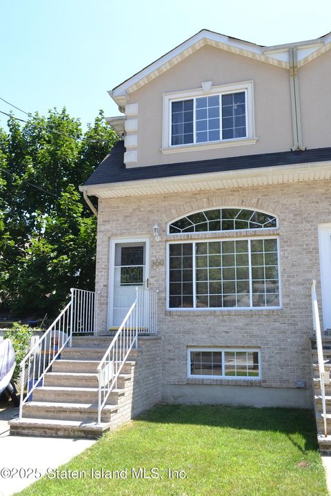 Photo of 360 Grimsby Street, Staten Island, NY 10306 (MLS # 2501929)