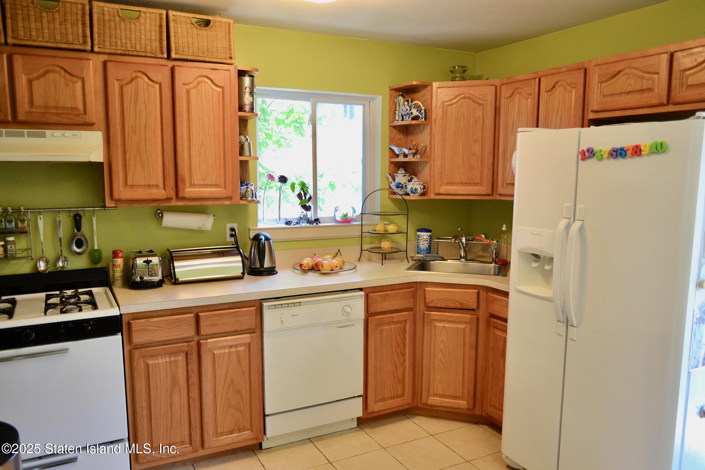 360 Grimsby Street, Staten Island, New York image 4