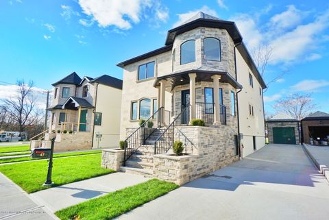 Photo of 29 Torrice Loop, Staten Island, NY 10309 (MLS # 1147998)