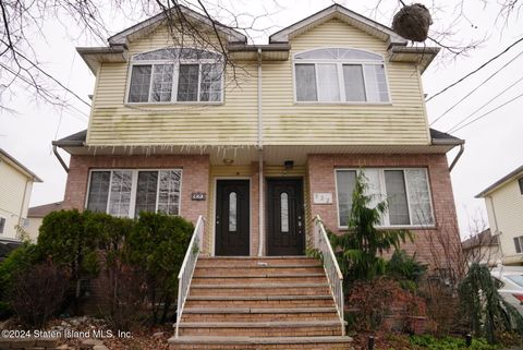 Photo of 920 Rockland Avenue, Staten Island, NY 10314 (MLS # 2406649)