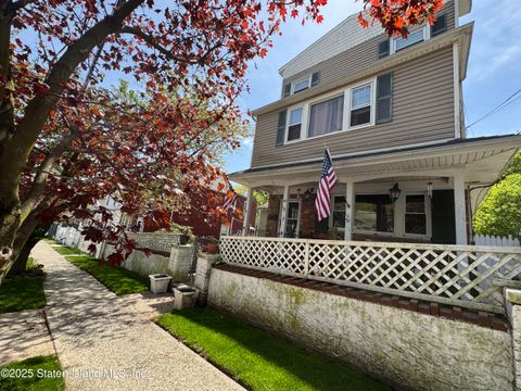 Photo of 42 Pleasant Valley Avenue, Staten Island, NY 10304 (MLS # 2502302)