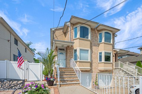 Photo of 161 Sommer Avenue, Staten Island, NY 10314 (MLS # 2402787)