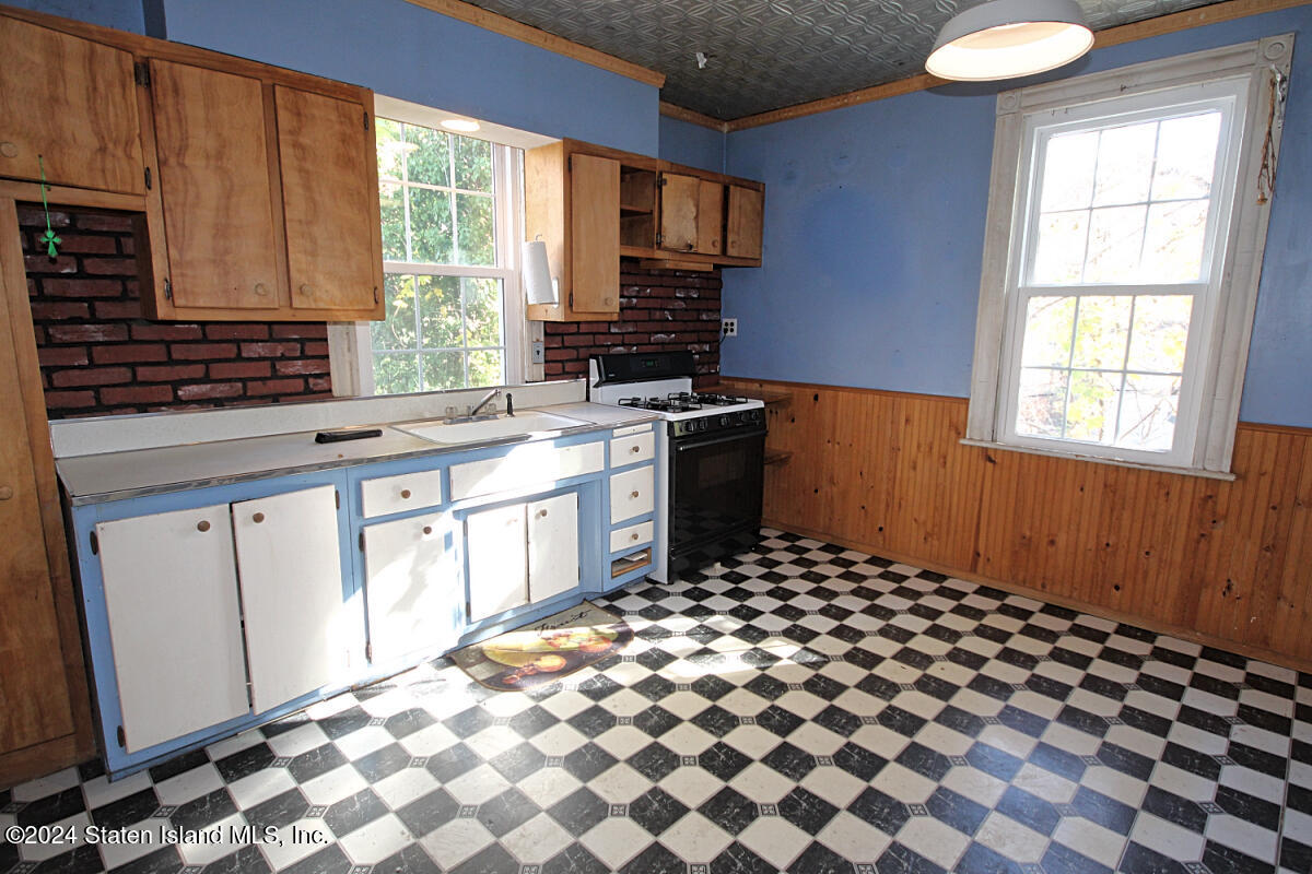 311 Tompkins Avenue, Staten Island, New York image 8