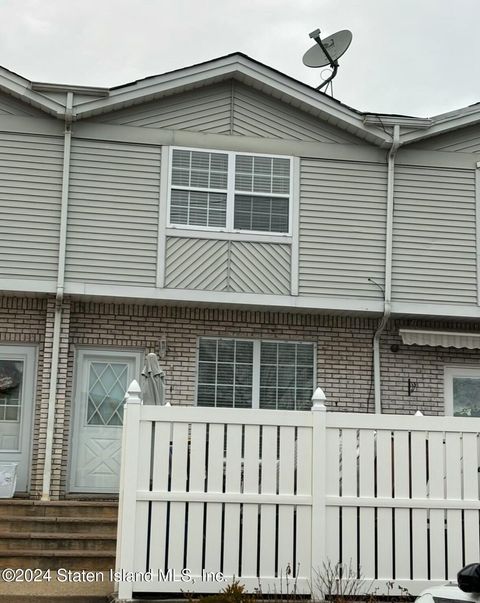 Photo of 17 Seacrest Lane, Staten Island, NY 10307 (MLS # 2406695)