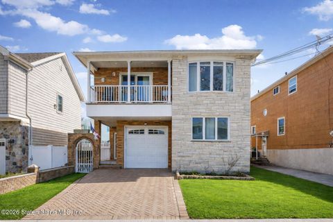 Photo of 41 Martin Avenue, Staten Island, NY 10314 (MLS # 2601280)