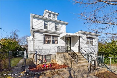 Photo of 432 Neckar Avenue, Staten Island, NY 10304 (MLS # 2502939)