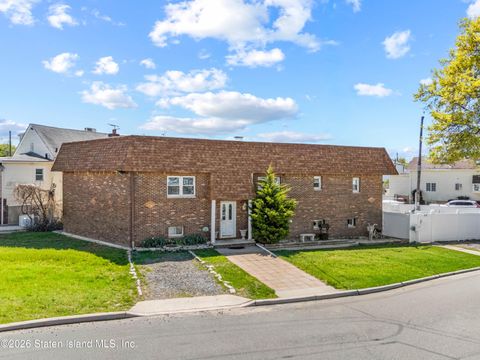 Photo of 272 Olympia Boulevard, Staten Island, NY 10305 (MLS # 2602332)