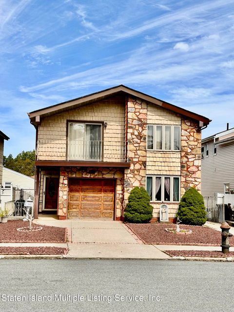 Photo of 573 Lamoka Avenue, Staten Island, NY 10312 (MLS # 1164421)