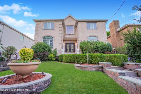 Photo of 111 Lenzie Street, Staten Island, NY 10312 (MLS # 2401334)