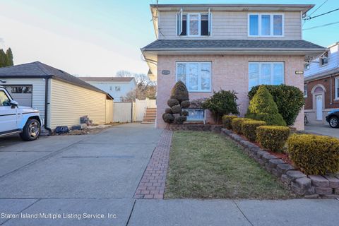 Photo of 131 Jefferson Street, Staten Island, NY 10304 (MLS # 1160172)