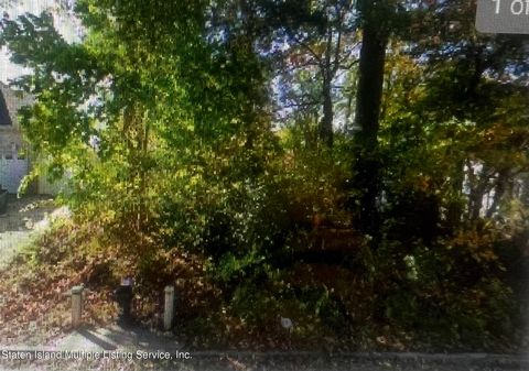 Photo of 0 Brehaut Avenue, Staten Island, NY 10307 (MLS # 2401239)