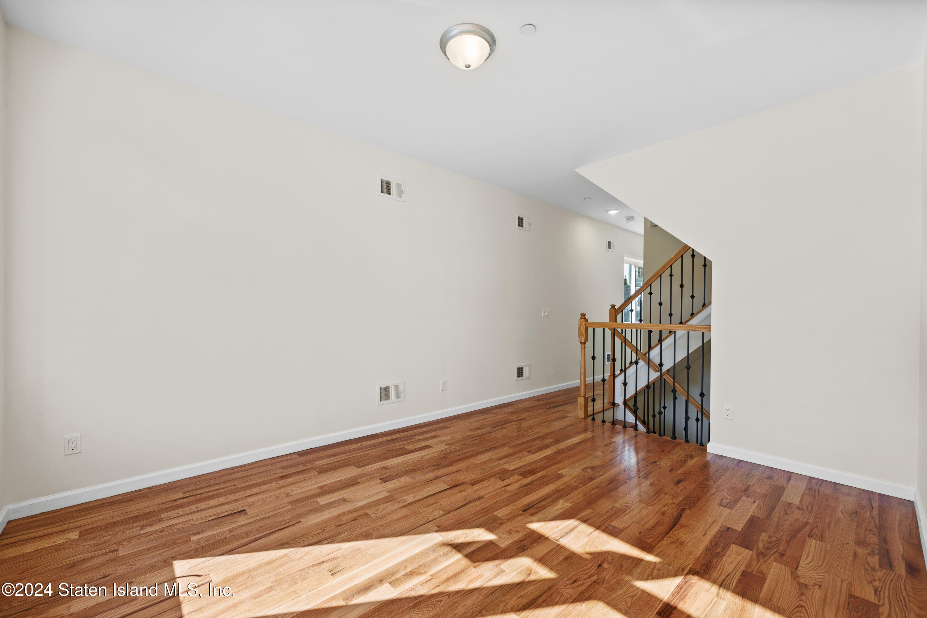 91 Robin Road, Staten Island, New York image 3