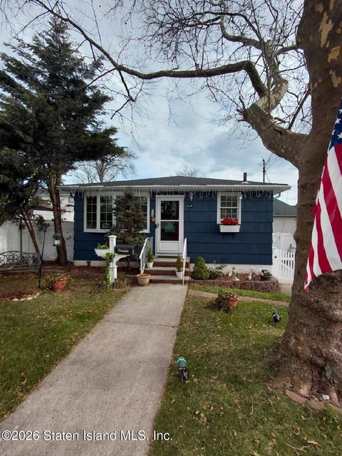 Photo of 110 Sycamore Street, Staten Island, NY 10308 (MLS # 2600714)