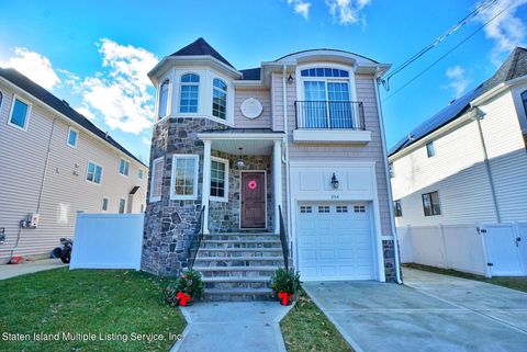 Photo of 394 Page Avenue, Staten Island, NY 10307 (MLS # 2502356)