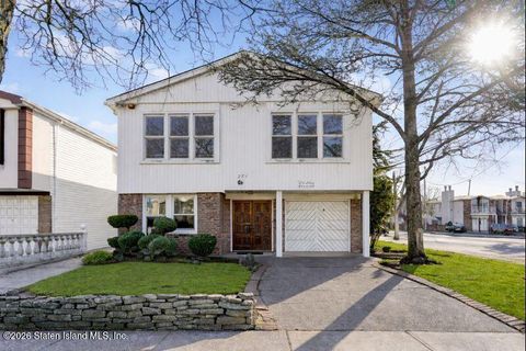 Photo of 271 Kelly Boulevard, Staten Island, NY 10314 (MLS # 2600188)