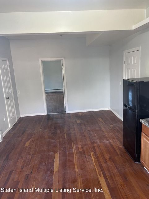 Photo of 75 Fort Place, Staten Island, NY 10301 (MLS # 2400015)