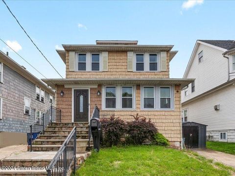 Single Family Residence in Staten Island NY 18 Florence Street.jpg