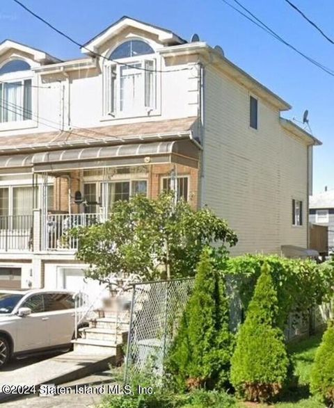 Photo of 295 Poultney Street, Staten Island, NY 10306 (MLS # 2405881)