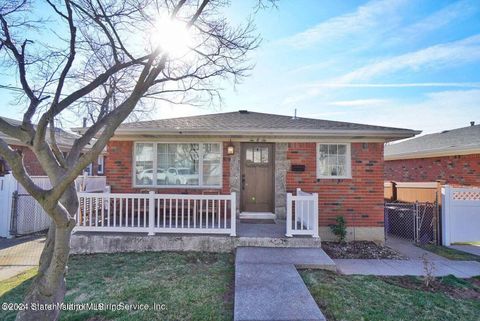 Single Family Residence in Staten Island NY 206 Maybury Avenue.jpg